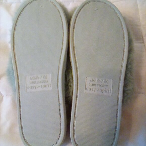 Easy Spirit blue/gray fuzzy slippers new never used size 6 1/2 to 7 1/2 - Picture 5 of 7